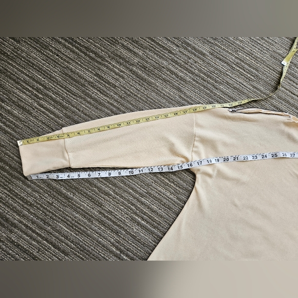 Off-The-Shoulder Zip Top - Picture 11 of 16